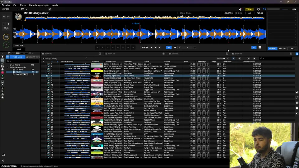Tela real da aula 3: biblioteca de músicas do Rekordbox